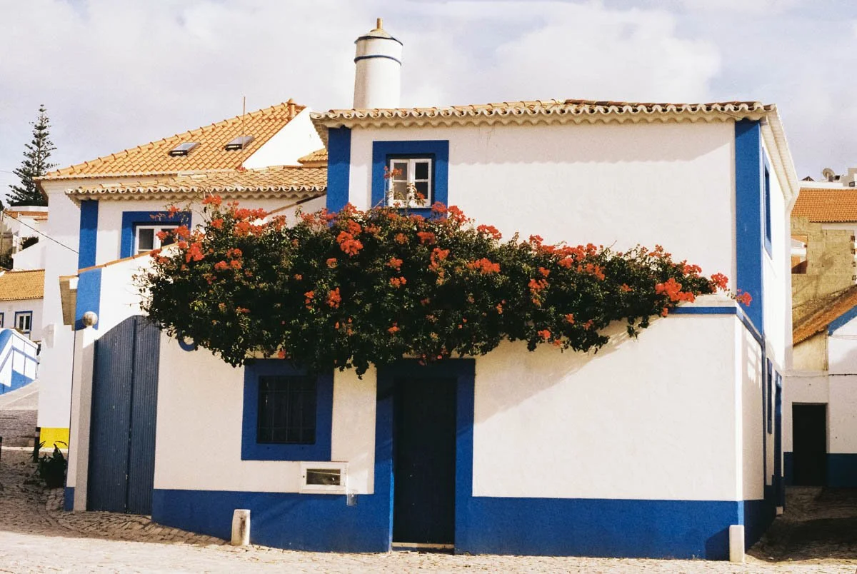 voyage-portugal-photo-argentique-village-bleu.jpg