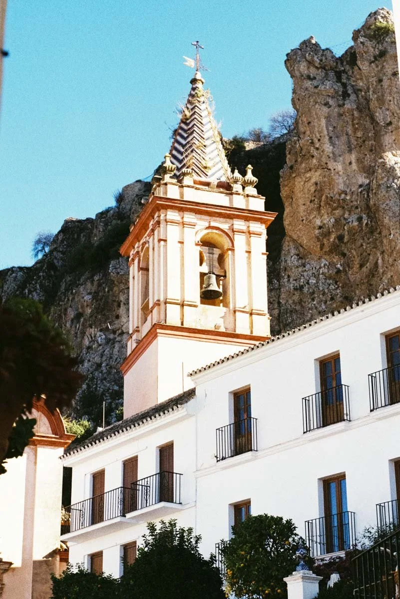 voyage-portugal-photo-argentique-eglise-falaise.jpg