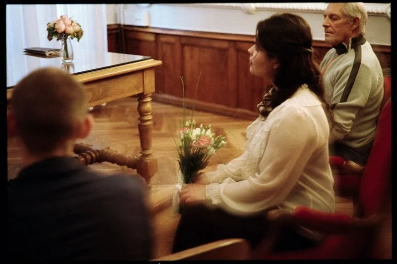 Dernier mariage de l&rsquo;ann&eacute;e. Mini comit&eacute;: 6 personnes y compris les mari&eacute;s, une c&eacute;r&eacute;monie civile, une s&eacute;ance photo et un resto et des mari&eacute;s heureux!

Photos argentiques et num&eacute;riques 🎞️✨