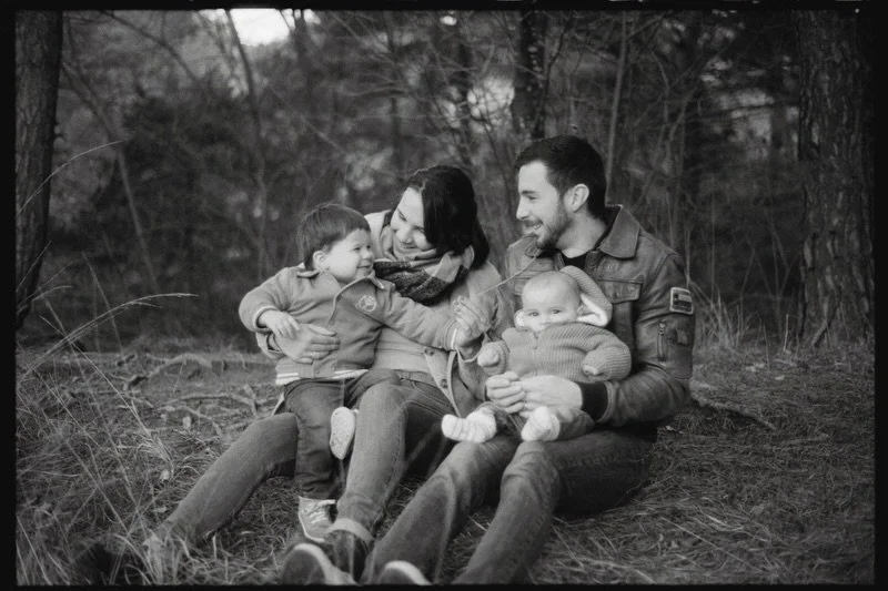 Une s&eacute;ance en automne manqu&eacute;e &agrave; cause du mauvais temps, mais on s&rsquo;en est bien sorti quand m&ecirc;me non? M&ecirc;me sans tout le orange de la for&ecirc;t! 

Photos argentiques et num&eacute;riques 🎞️✨