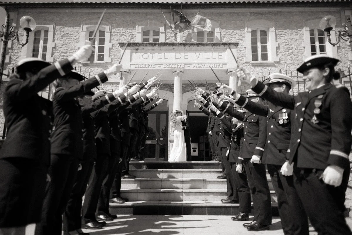 photographe-mariage-paca-mairie-sortie-militaire.jpg