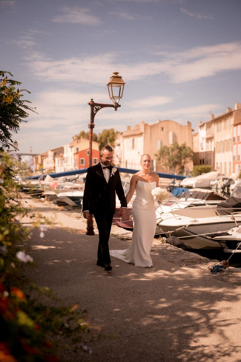 photographe-mariage-gard-elegant-village-colore.jpg