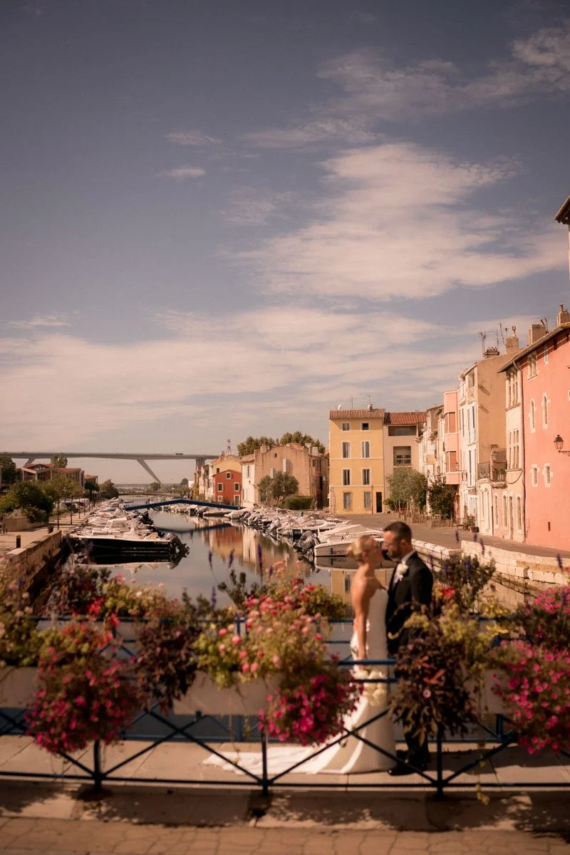 photographe-mariage-gard-elegant-port-village-provence.jpg