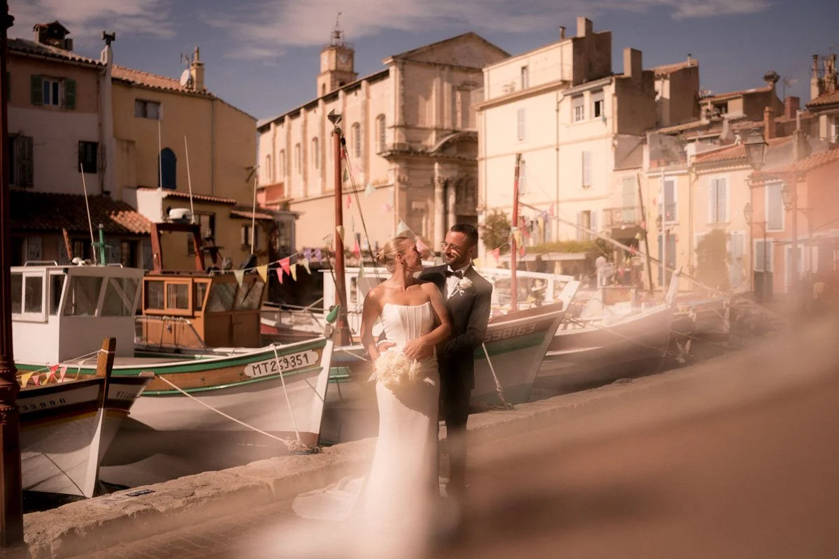 photographe-mariage-gard-elegant-port-venise-provence.jpg