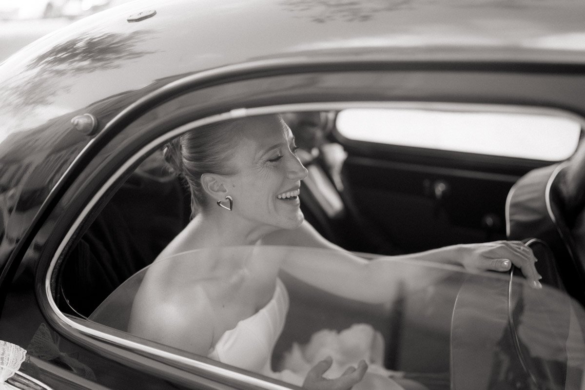 photographe-mariage-gard-elegant-voiture-luxe.jpg