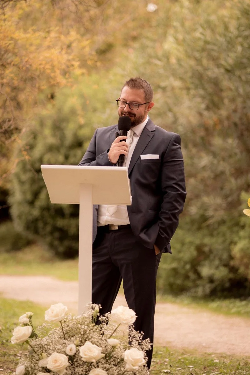 photographe-mariage-gard-elegant-speech-ceremonie.jpg