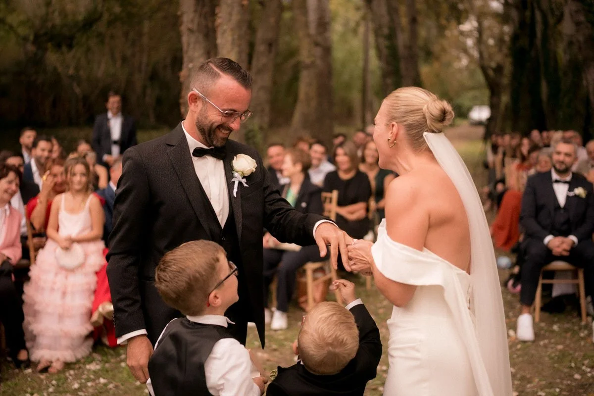 photographe-mariage-gard-elegant-echange-alliance.jpg