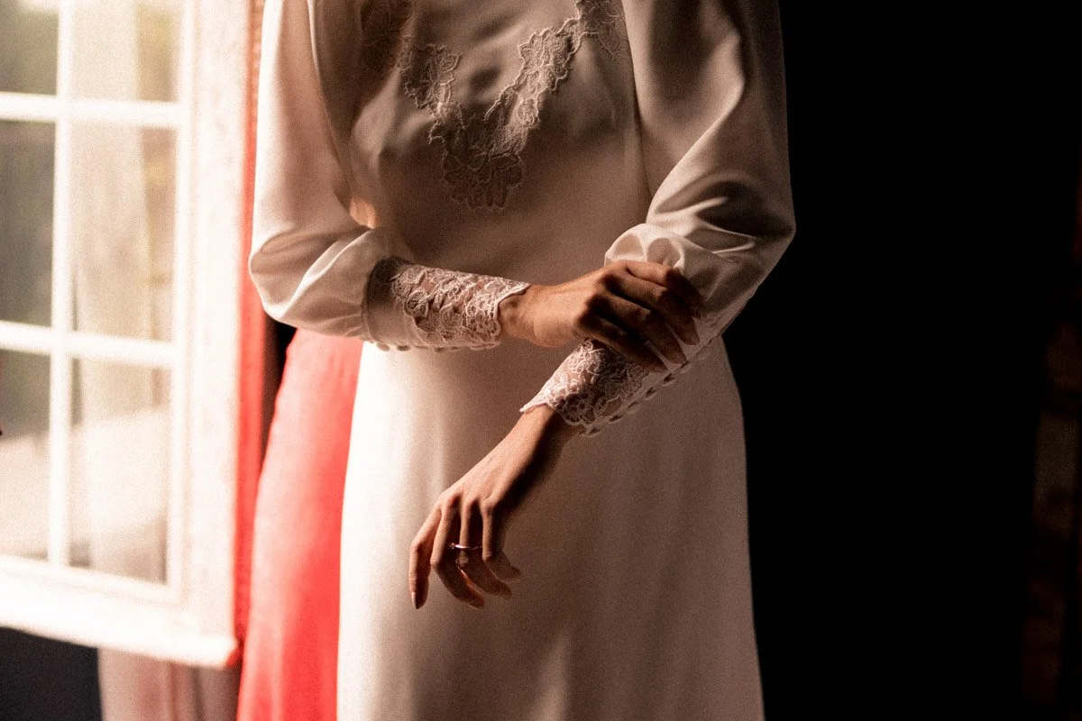 photographe-mariage-normandie-detail-mache-robe.jpg