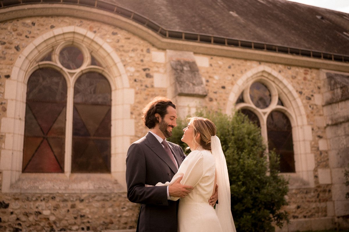 photographe-mariage-normandie-couple-eglise.jpg