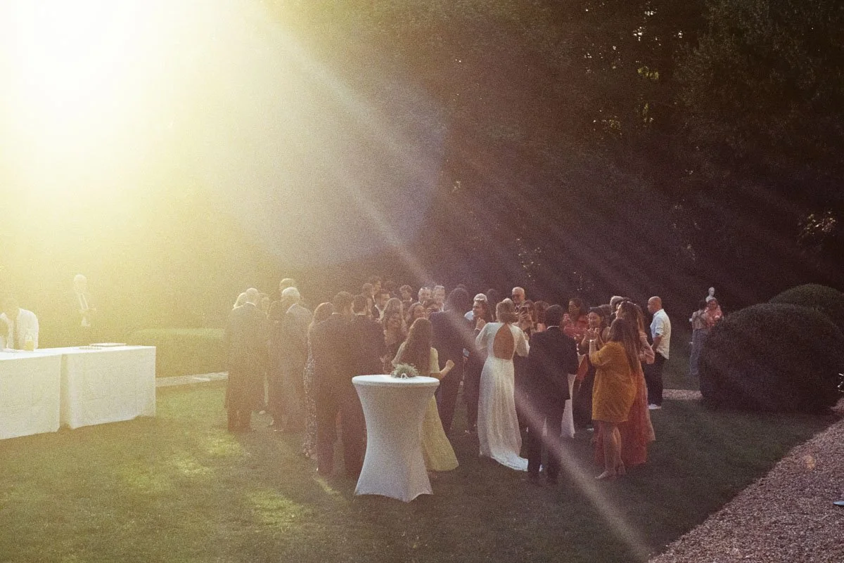 photographe-mariage-normandie-golden-hour-argentique-cocktail.jpg