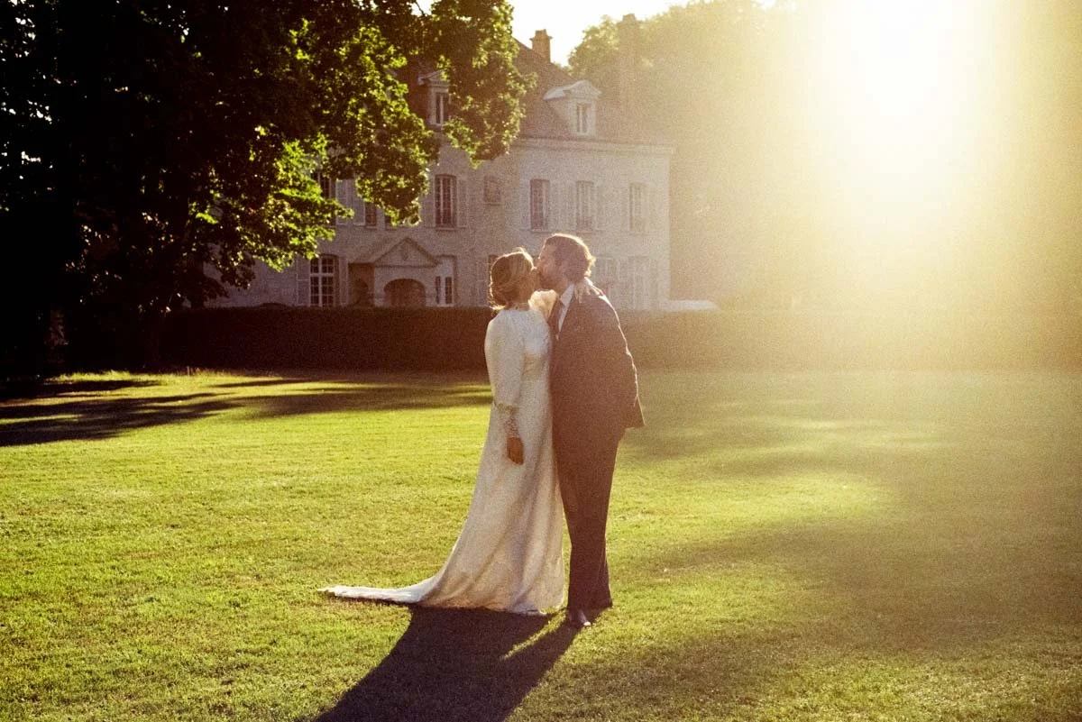 photographe-mariage-normandie-argentique-golden-hour-couple.jpg