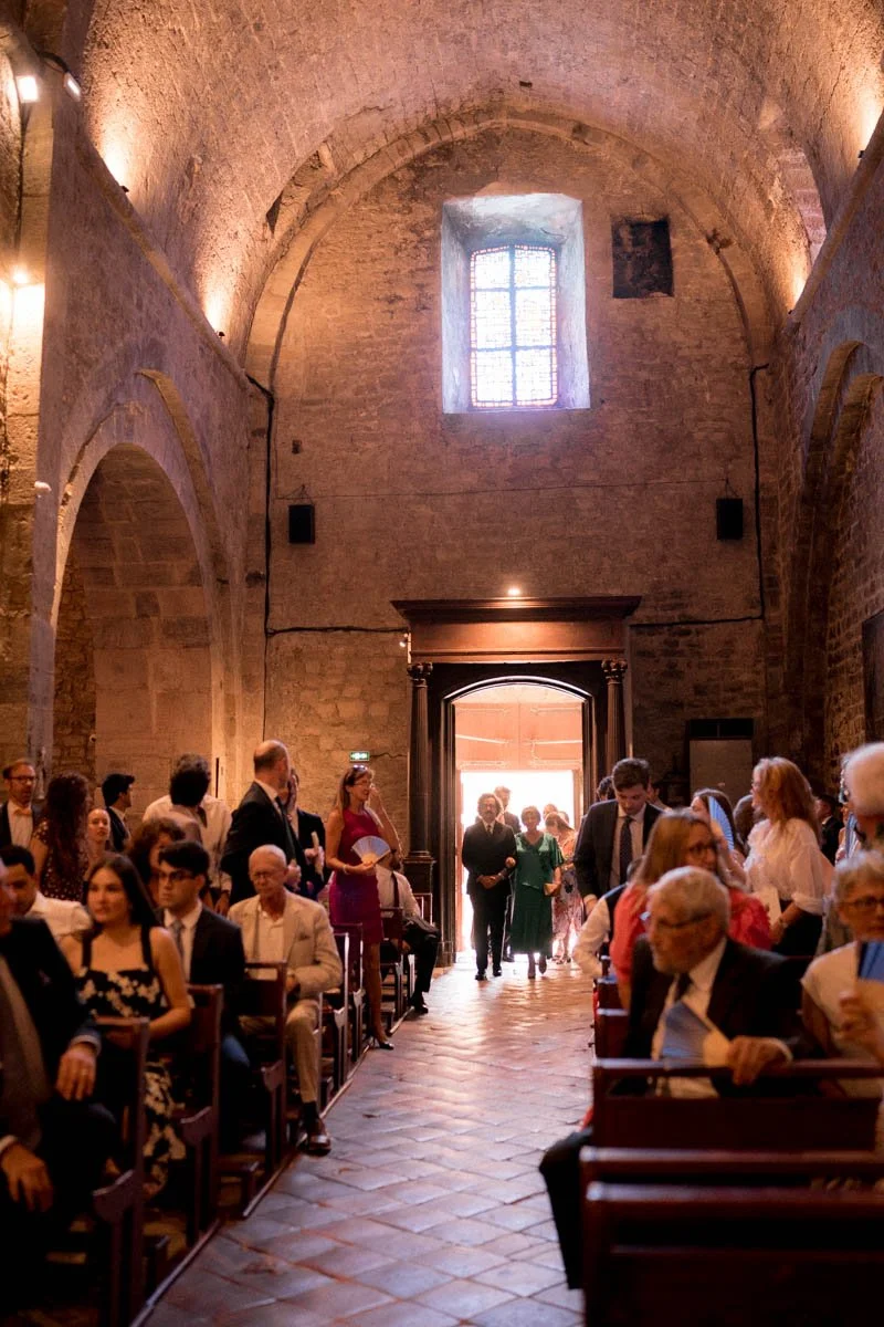 photographe-var-mariage-entree-eglise.jpg