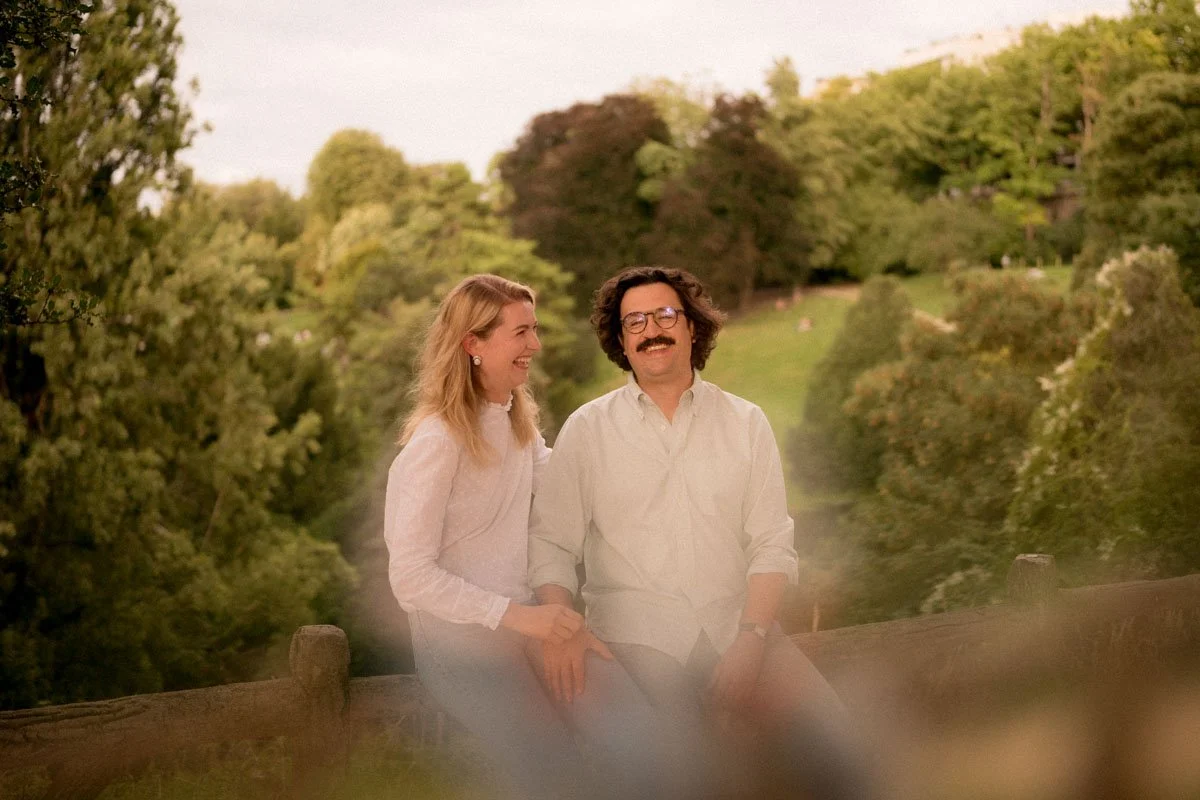 seance-engagement-paris-buttes-chaumont-couple-buttes-chaumont.jpg