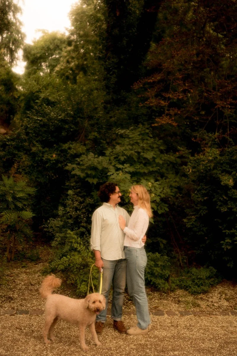 seance-engagement-paris-buttes-chaumont-couple-automne.jpg