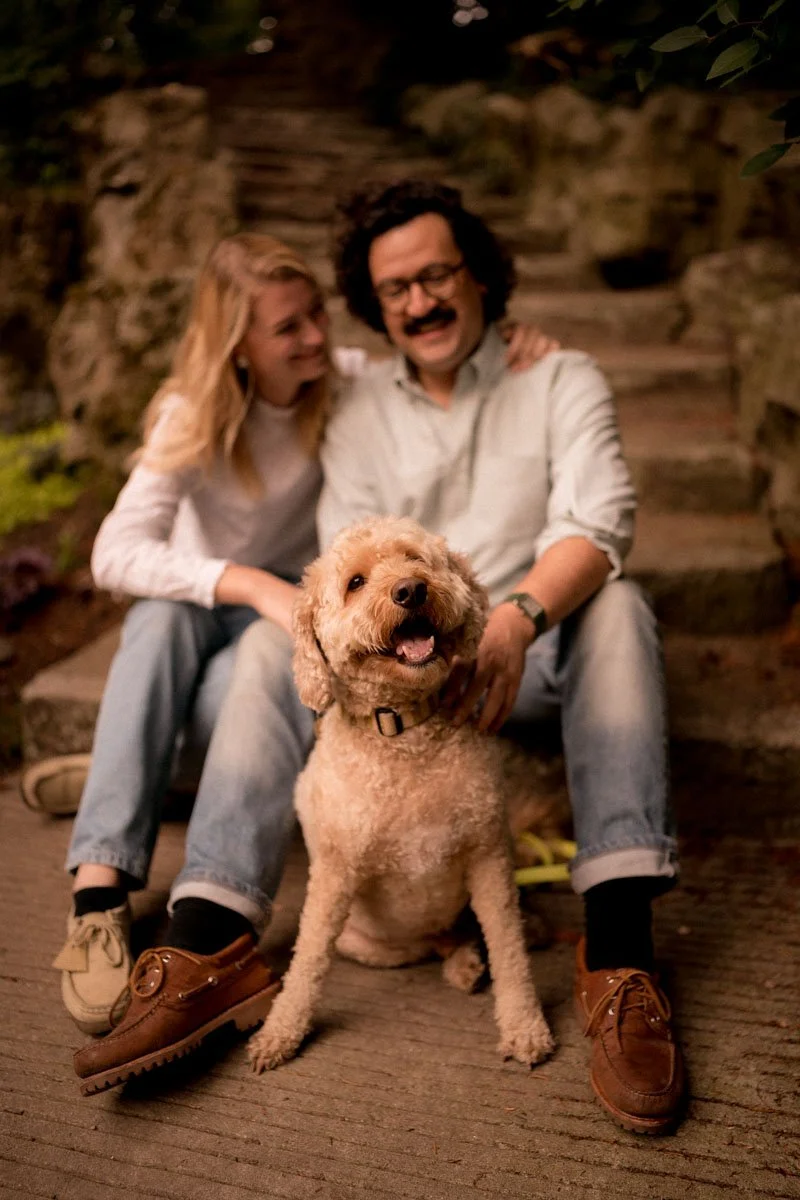 seance-engagement-paris-buttes-chaumont-couple-chien-parc.jpg
