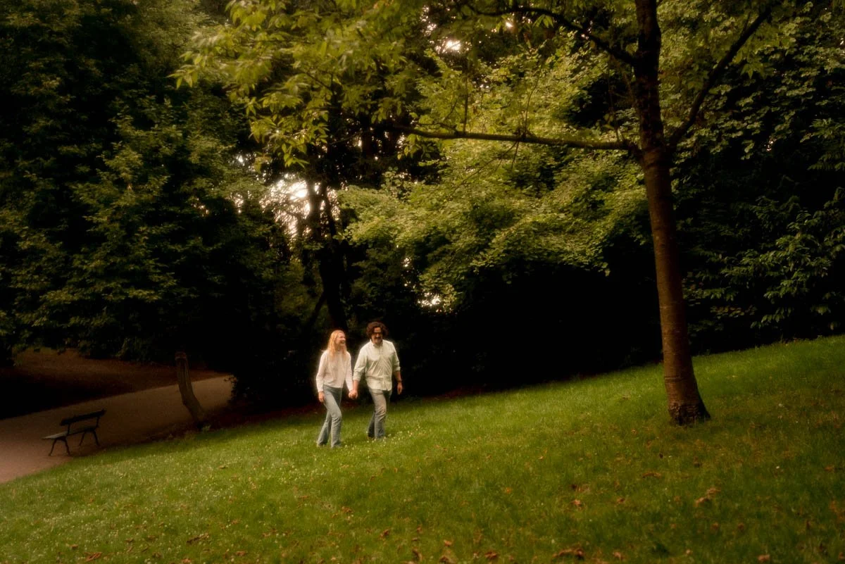 seance-engagement-paris-buttes-chaumont-parc-vert.jpg