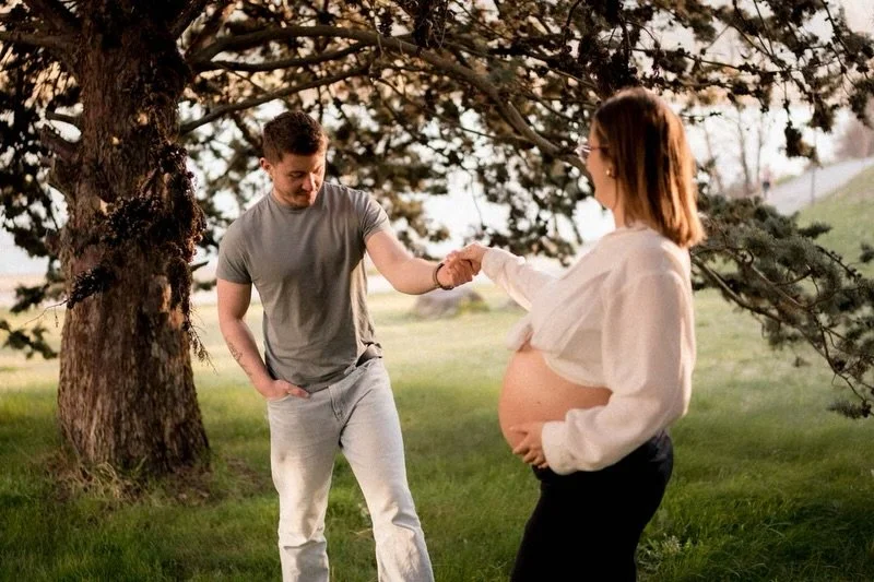 Les copains qui ont des b&eacute;b&eacute;s ✨
Ce printemps on a immortalis&eacute; les derniers jours de la grossesse de Fanny avec son ch&eacute;ri Lilian et demain je m&rsquo;appr&ecirc;te &agrave; rencontre leur petite fille 🖤

Photos num&eacute;