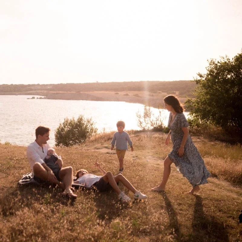 Elle a d&eacute;j&agrave; deux ans cette s&eacute;ance, mais j&rsquo;avais envie de la repartager. Parce qu&rsquo;une s&eacute;ance avec un tout petit b&eacute;b&eacute; en ext&eacute;rieur c&rsquo;est aussi possible! M&ecirc;me si les grands, eux, s