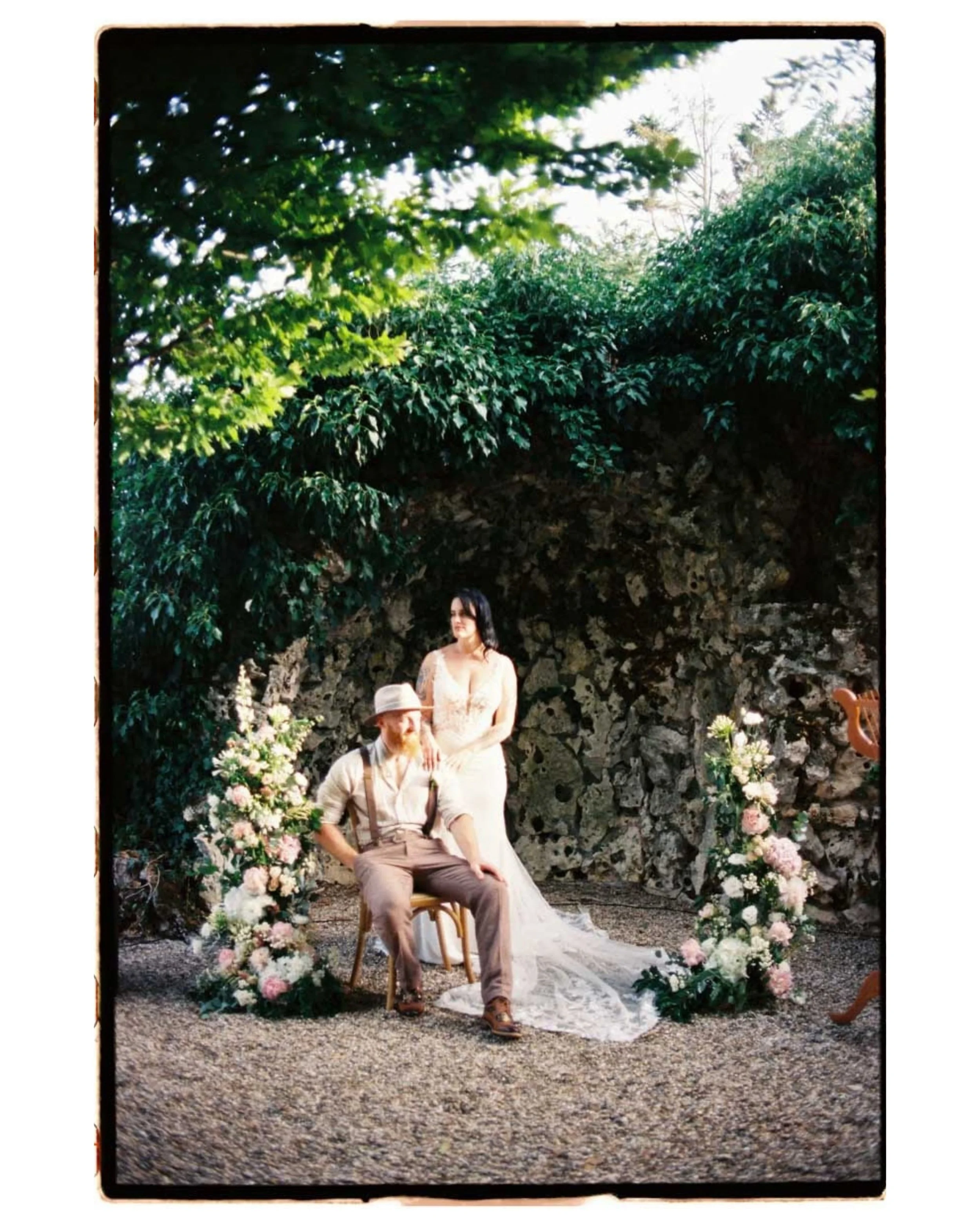 Nour &amp; Joel - Mariage &agrave; la maison

Cette ann&eacute;e j&rsquo;ai fait du chemin (dans les deux sens du terme) et j&rsquo;ai parcouru plusieurs petits coins de la France
Pour ces deux l&agrave; je suis all&eacute; &agrave; Rully en Sa&ocirc
