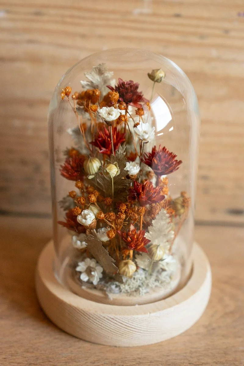 idee-cadeau-saint-valentin-dome-verre-fleurs-sechees.jpg
