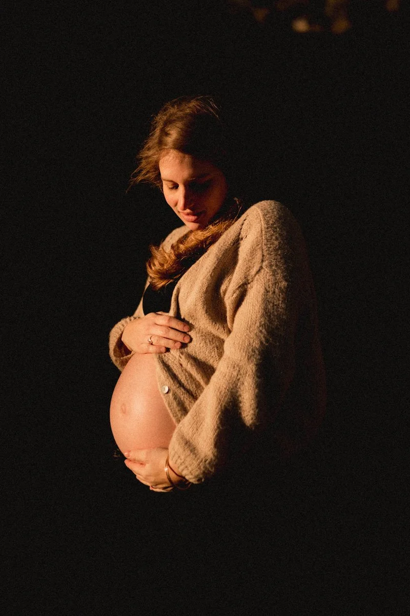 photographe-grossesse-hautes-alpes-lumiere-naturelle.jpg