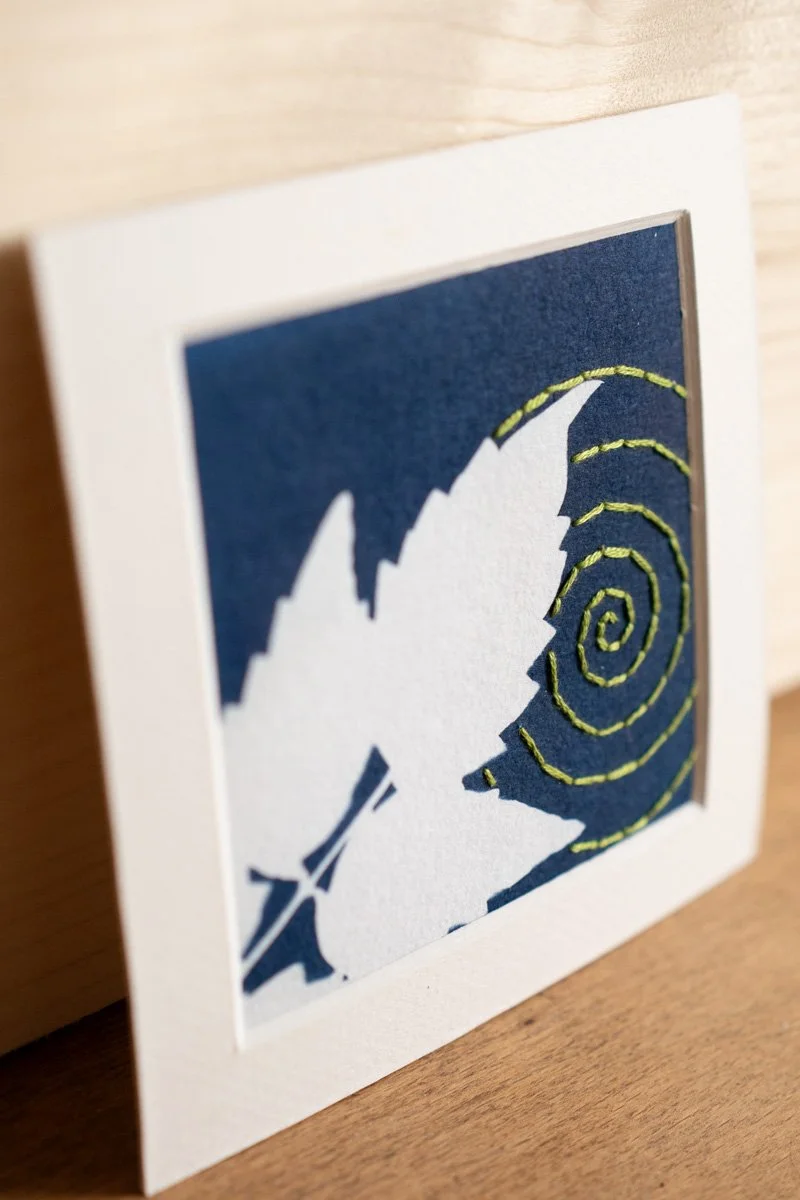 cyanotype-vegetal-tirages-broderie-spirale.jpg