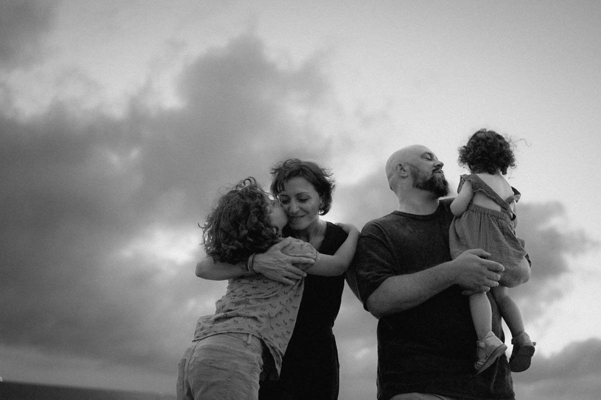 photographe-valence-famille-noir-blanc-grain.jpg