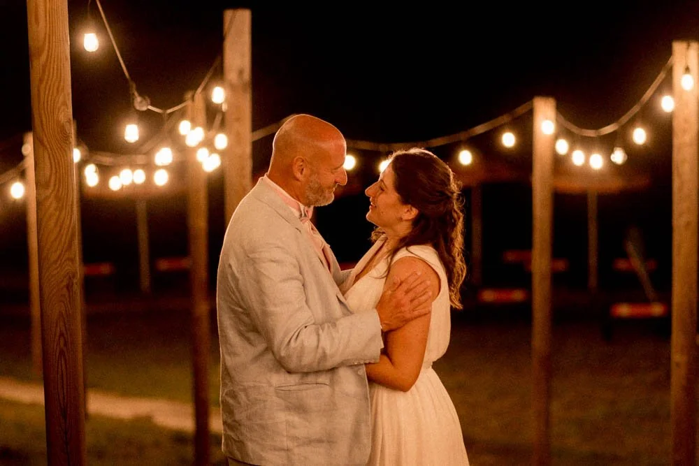 photographe-mariage-var-couple-lumiere-guinguette.jpg