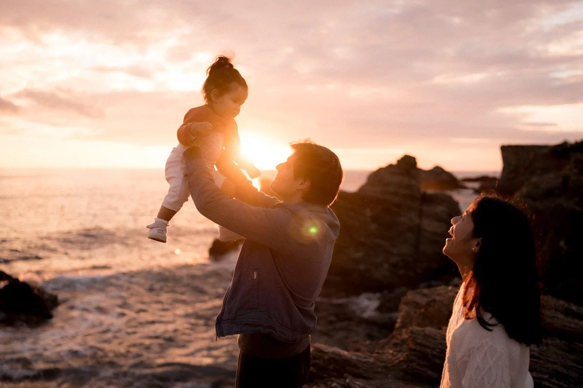 photographe-famille-hautes-alpes-coucher-soleil-plage.jpg