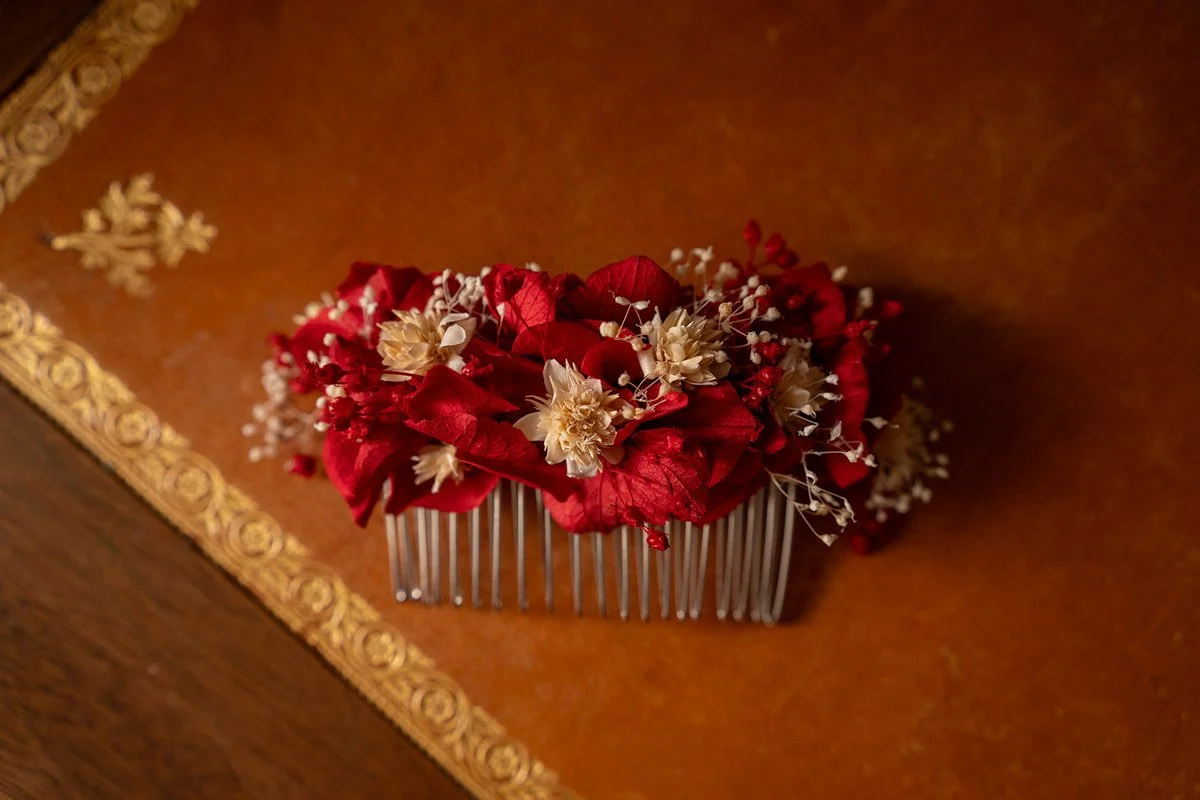accessoires-mariage-peigne-fleurs-sechees-rouge.jpg