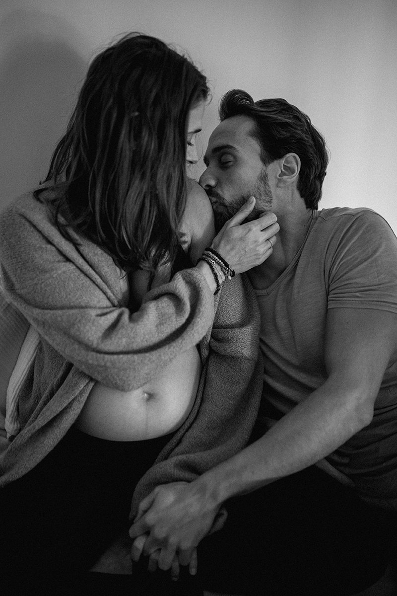 photographe-valence-grossesse-noir-blanc-lifestyle.jpg