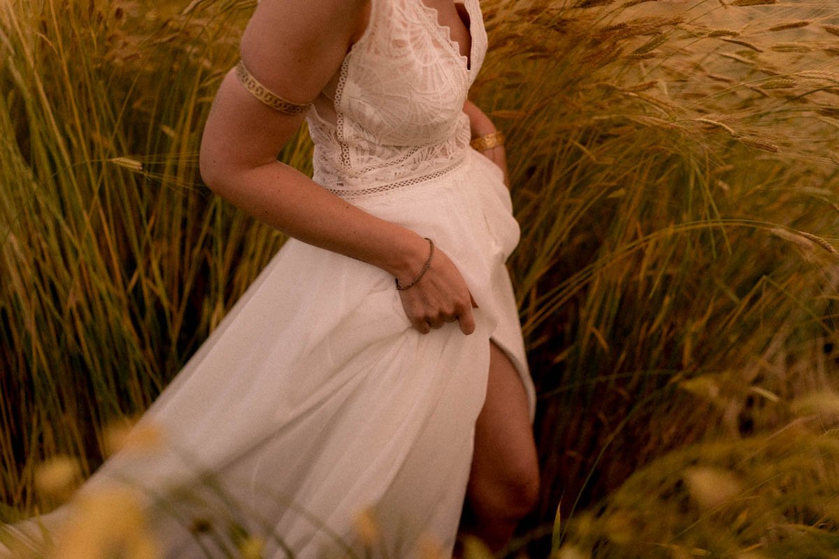 photographe-mariage-avignon-champ-blé-robe-champetre.jpg