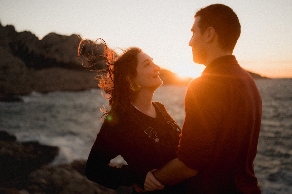 photographe-valence-grossesse-lifestyle-coucher-soleil.jpg