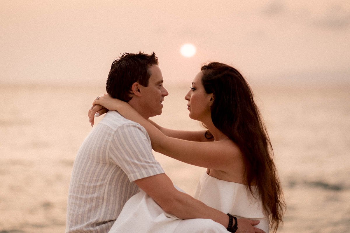photographe-valence-couple-soleil-plage.jpg