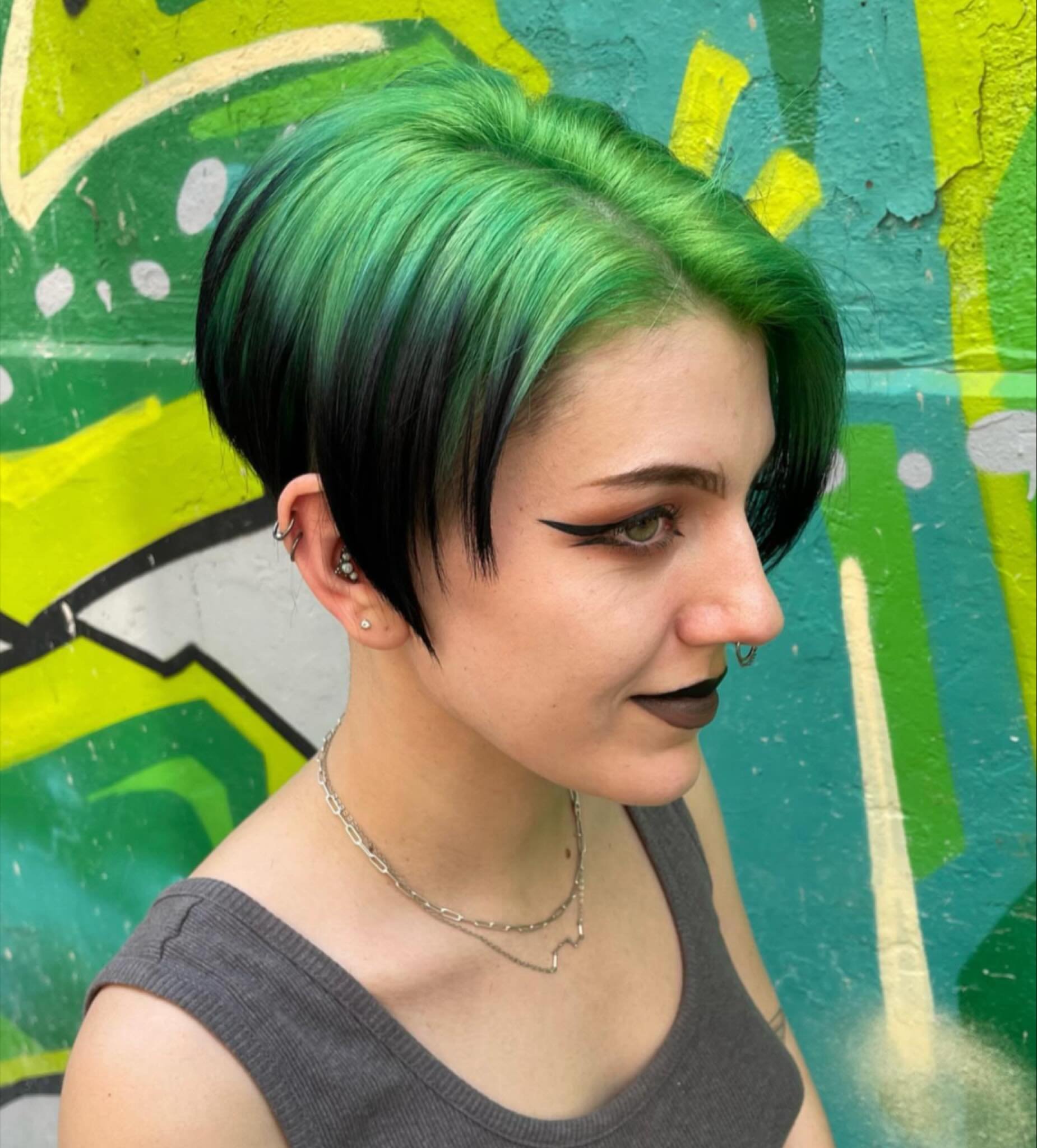 📍Ossington | Toronto
Cut &amp; Creative Colour by @amitydawnhair | Senior Stylist | Creative Colour Speicialist
.
.
.
#torontosalon #torontohairsalon #ossingtonstrip #dundaswest #westqueenwest #greenhair #pulpriot