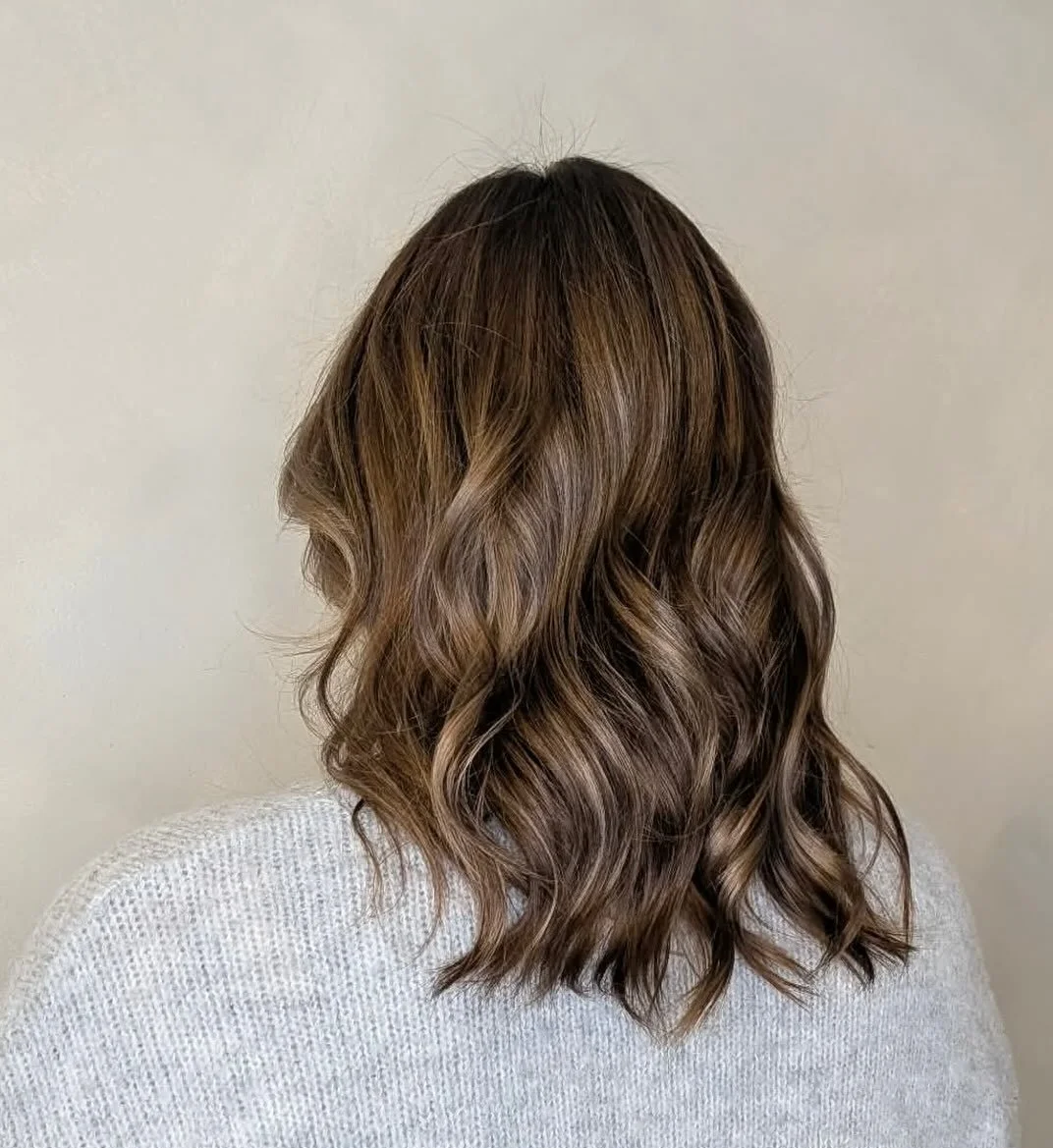 📍Ossington 
Base Refresh and Highlights by @hairbymikkiv | Junior Colourist
.
.
.
.
#ossingtonstrip #torontohairsalon #torontosalon #torontocolourist #dundaswest