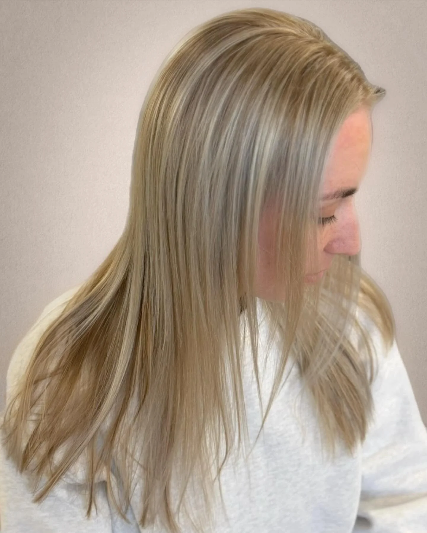 📍Ossington Avenue
Blonde by @hairbymeladee | Master Colourist / Educator | Colour and Lightening Specialist
.
.
.
#torontoblonde #torontohair #torontohairsalon #westqueenwest #dundaswest