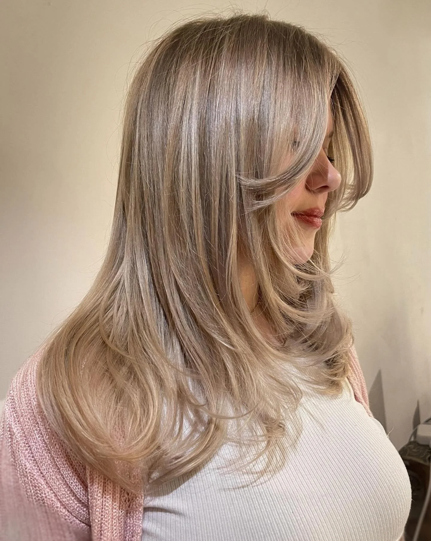 📍The Beach(es)
Cut &amp; Highlights by @sav.yhair | Junior Stylist | Blonde Focus
.
.
.
#torontoblonde #torontohaircolourist #torontohairsalon #torontosalon