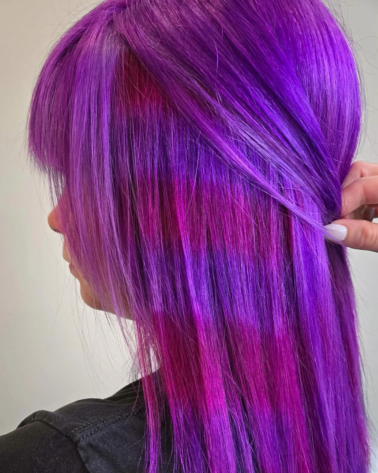 📍The Beach(es)
Cut and Vivid Racoon peekaboo by @elliehair_xo | Master Stylist | Creative &amp; Correction Expert
.
.
.
#creativehair #pinkhairdontcare #torontosalon #torontohair #torontocolourist