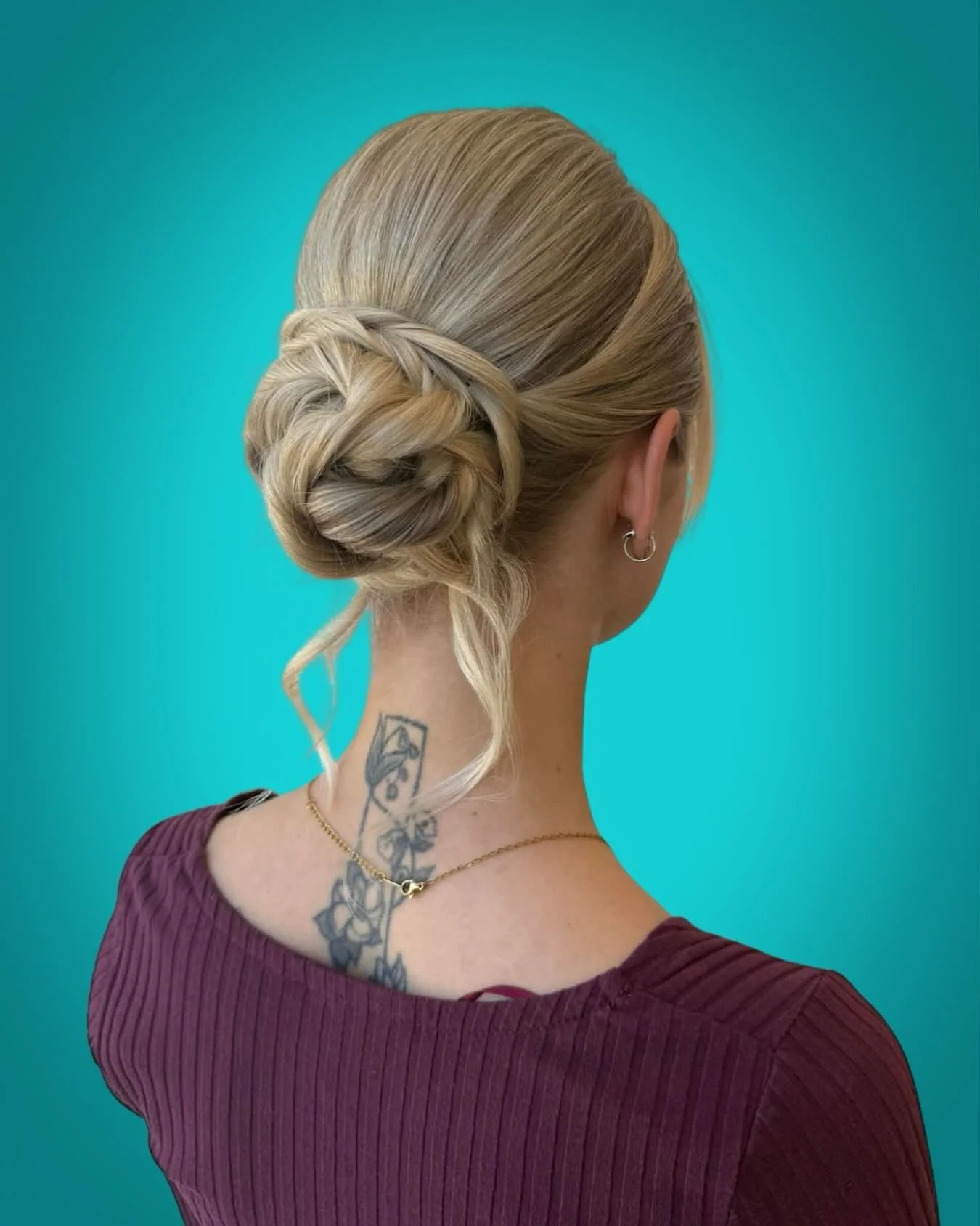 📍The Beach(es)
Style Updo by @sav.yhair | Stylist | Weddings and Prom Hair
.
.
.
#torontoprom #torontoweddinghair #torontohairsalon #torontohair #torontosalon