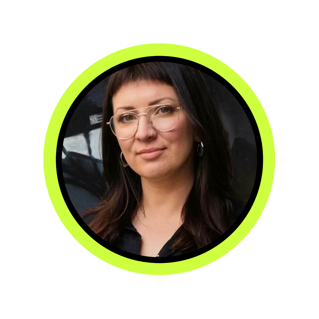 Hair stylist who specializes in hair cuts and colour services. Highlights, lightening, blonde hair, queen west salon, balayage, hair dresser, salon near me, hair stylist, ossington salon, toronto salon