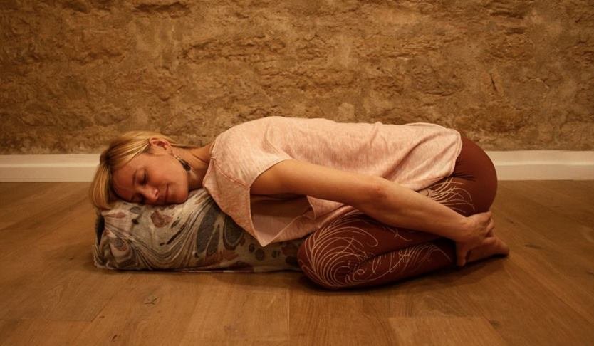 Happyholiyoga_restorativeyoga.jpeg