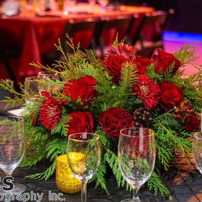 There's still time to book us for flowers for your holiday party!
thanks to @gcsphotoinc for the photos