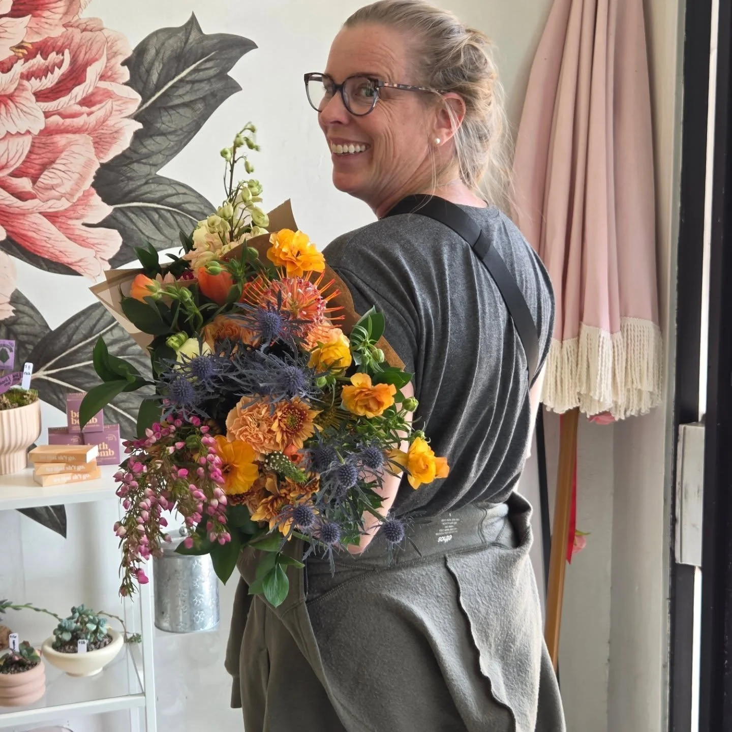 Great day when one of your favorite customers comes in for flowers and "a chat". Thanks @rhyssd