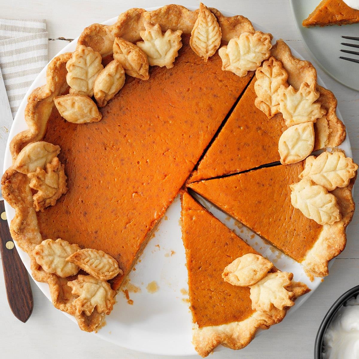 Classic-Pumpkin-Pie_EXPS_TOHcom22_26106_P2_MD_08_25_8b.jpeg