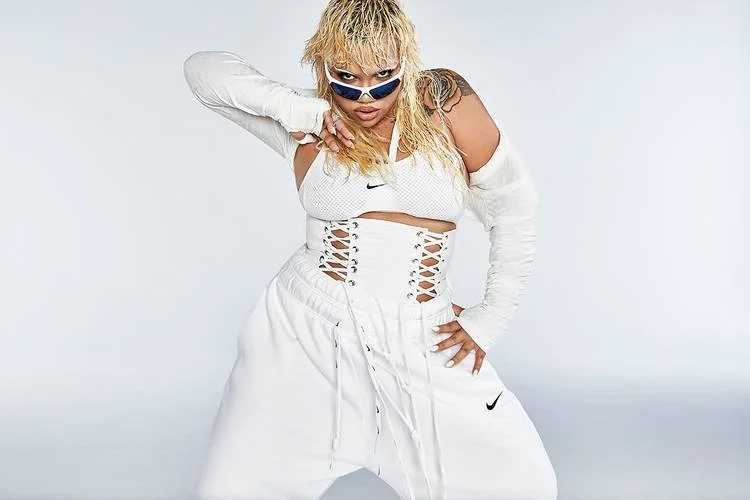 https-hypebeast.com-wp-content-blogs.dir-6-files-2021-11-nike-parris-goebel-female-athletes-dance-campaign-1.jpg