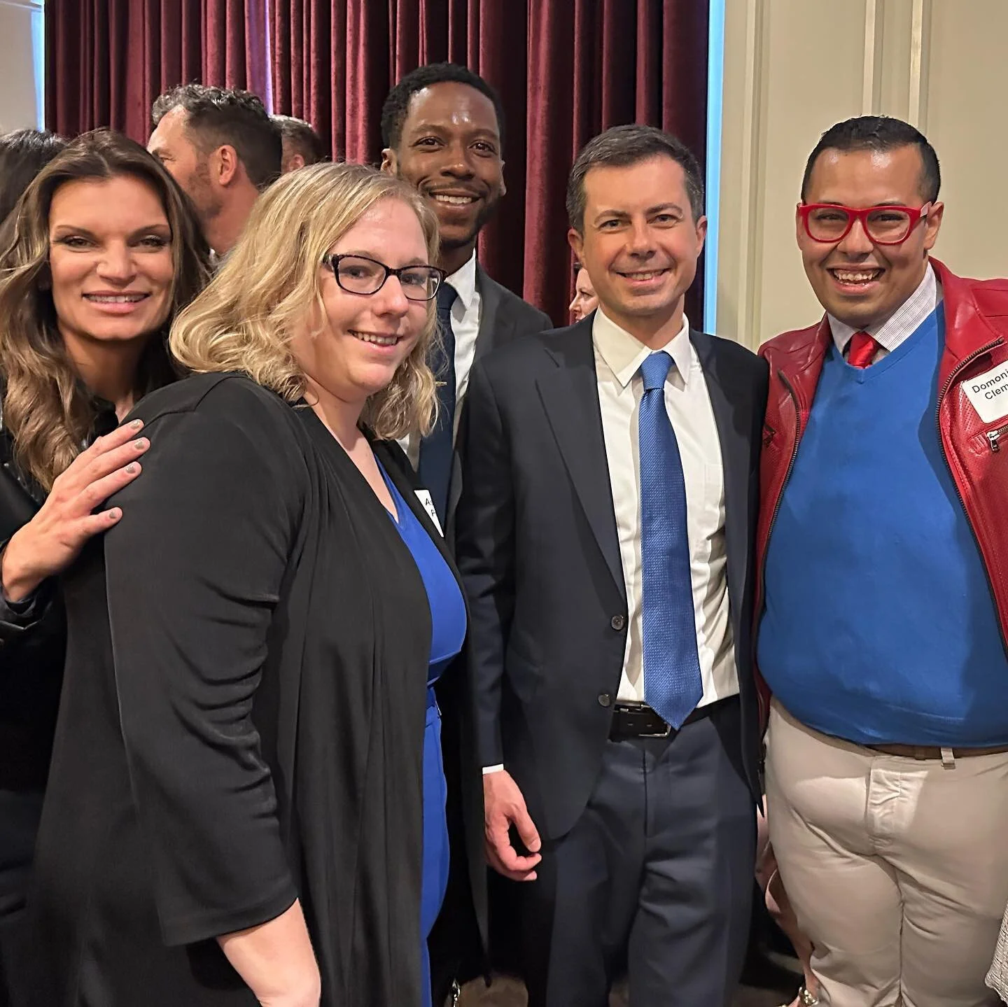 It was great spending the afternoon in Detroit with some Genesee County leaders to hear from Sen. Stabenow and Secretary Buttigieg. #BuildingABrighterFuture
