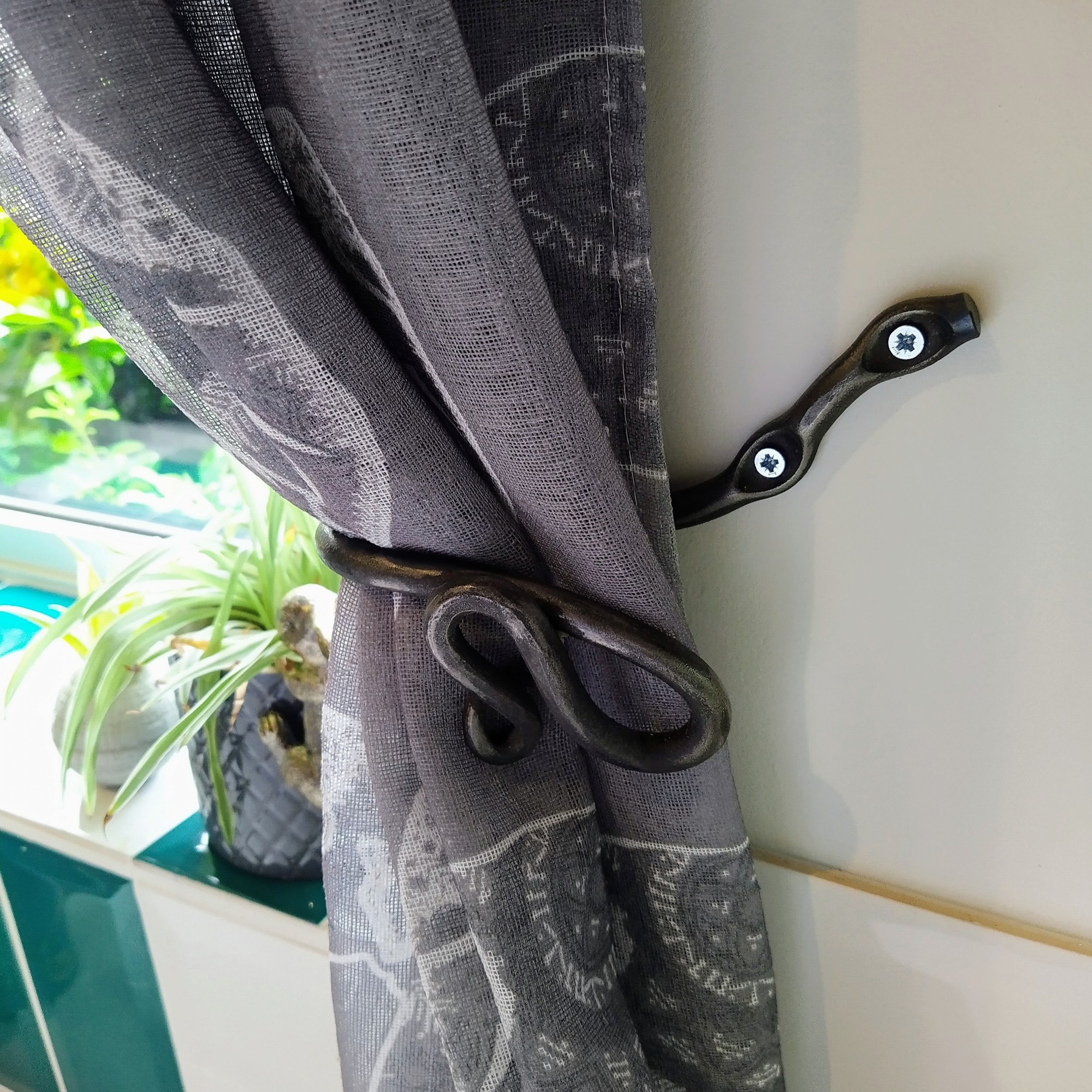 AD Designs hand forged bespoke curtain pole bracket