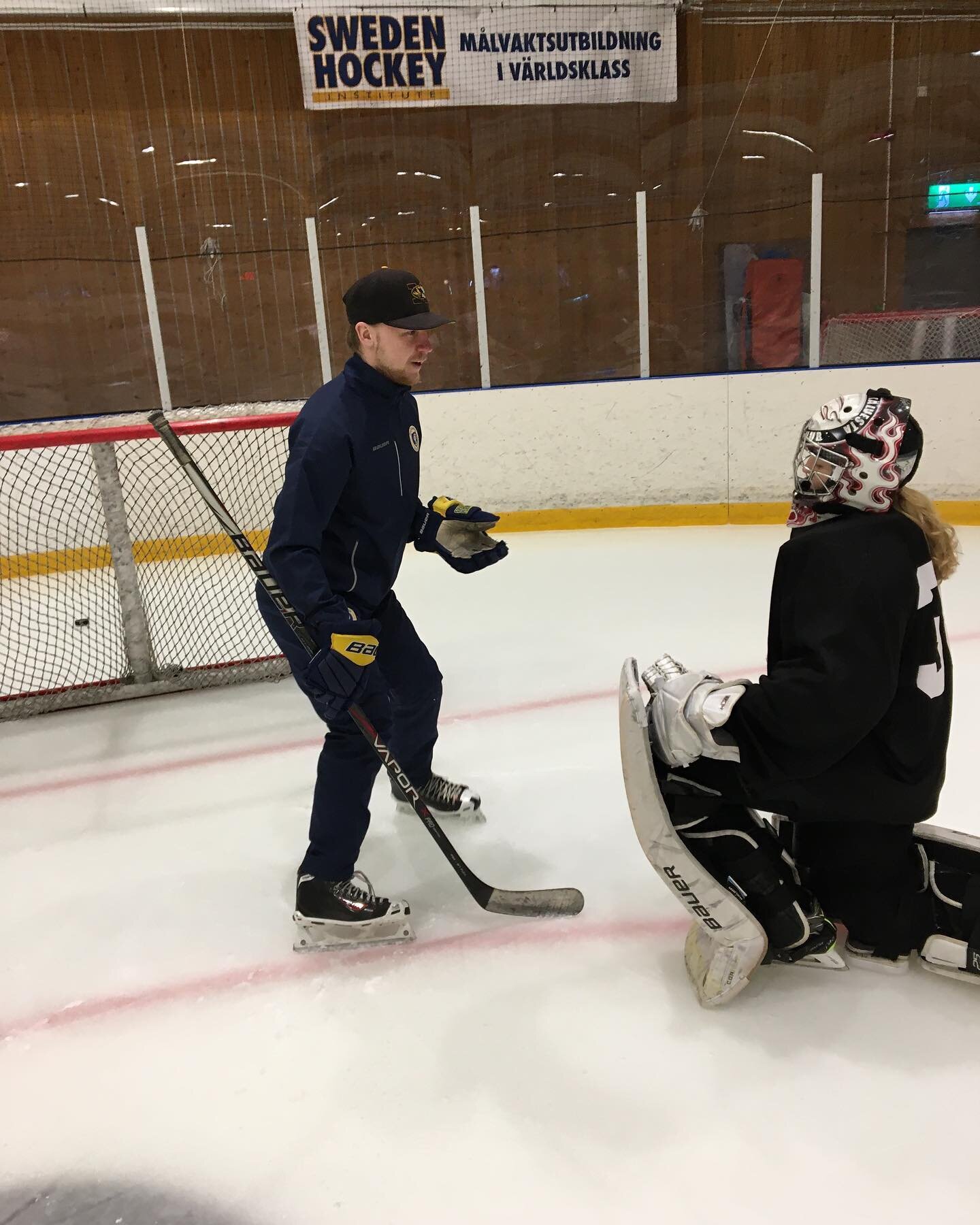 M&aring;lvaktstr&auml;ning och skridskoteknik stod p&aring; schemat i ishallen p&aring; dagens lektion🏒🏒🥅🥅

#profilskolan #profilgymnasiet