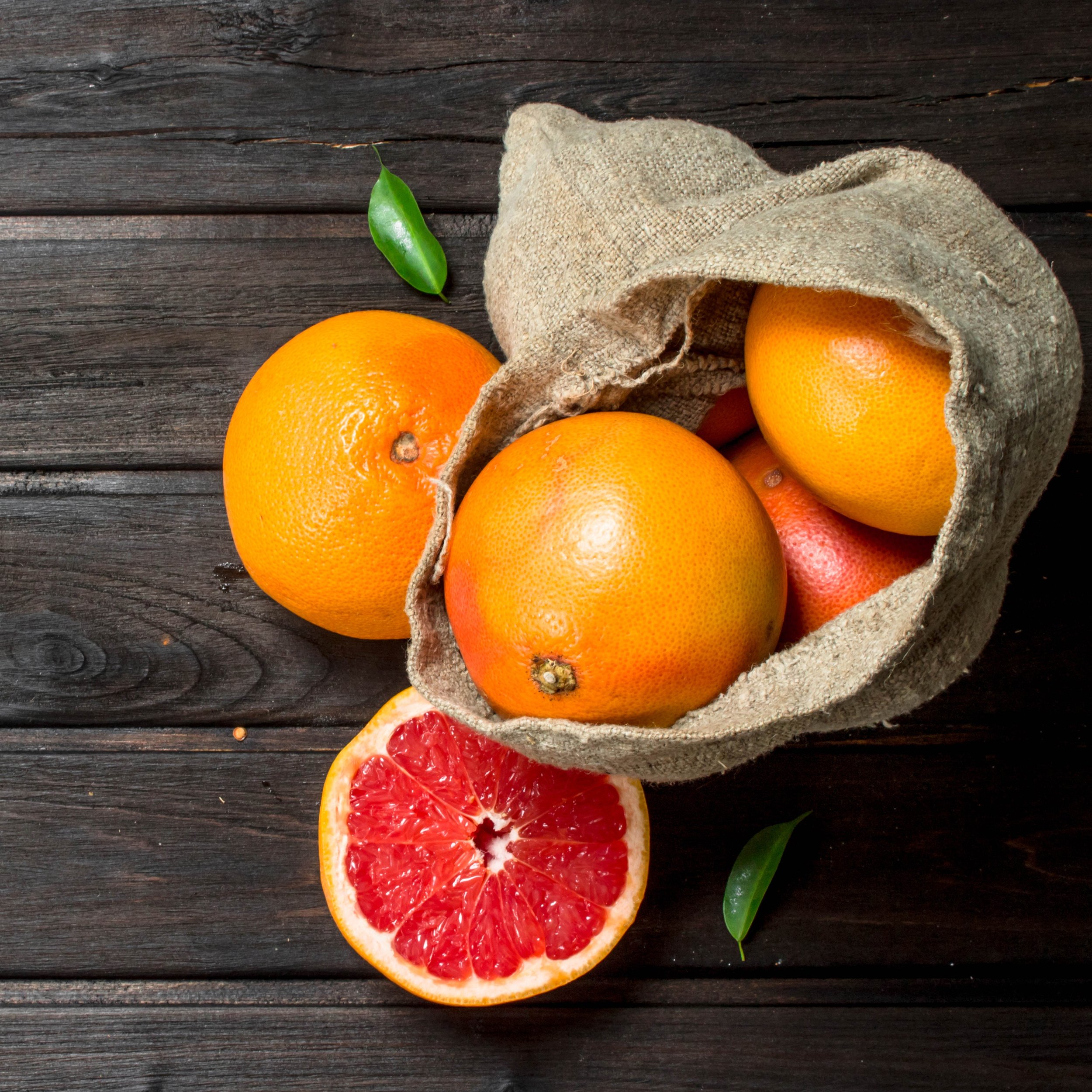 picking_grapefruit.jpg